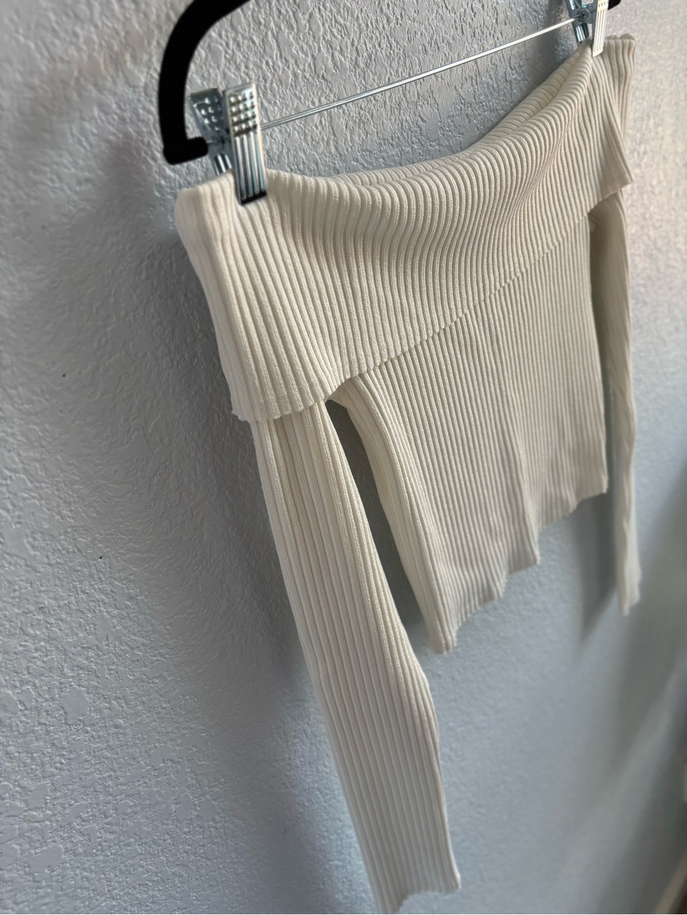 Off-Shoulder Ribbed Long-Sleeve Top - Size Small - Picture 5 of 7